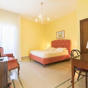Camera con letto king size
